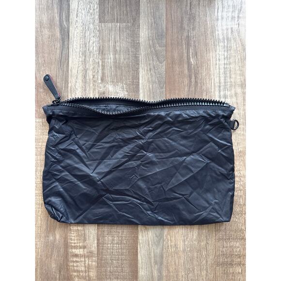 Designer MZ Wallace Large Cosmetic Pouch Bathroom Bag in Black Quiet Luxury - Picture 3 of 4